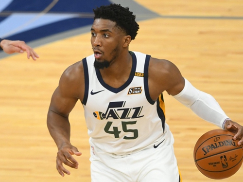 使观众纷纷 使观众纷纷