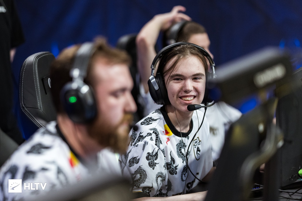 策应分球 策应分球