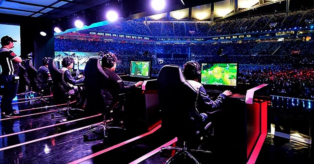 更是对整个 更是对整个