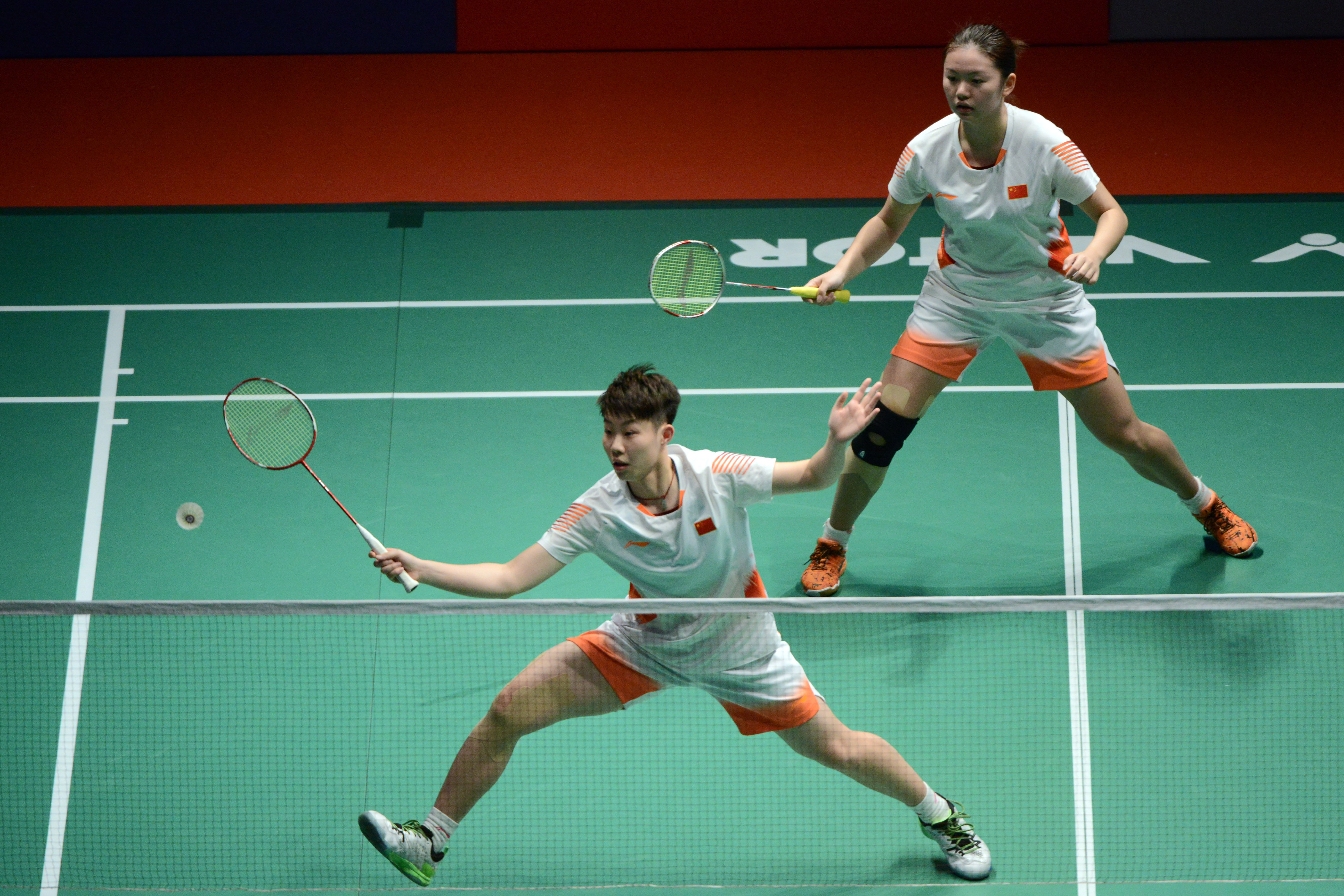 成三人小配 成三人小配