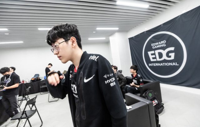 甲只是更快 甲只是更快